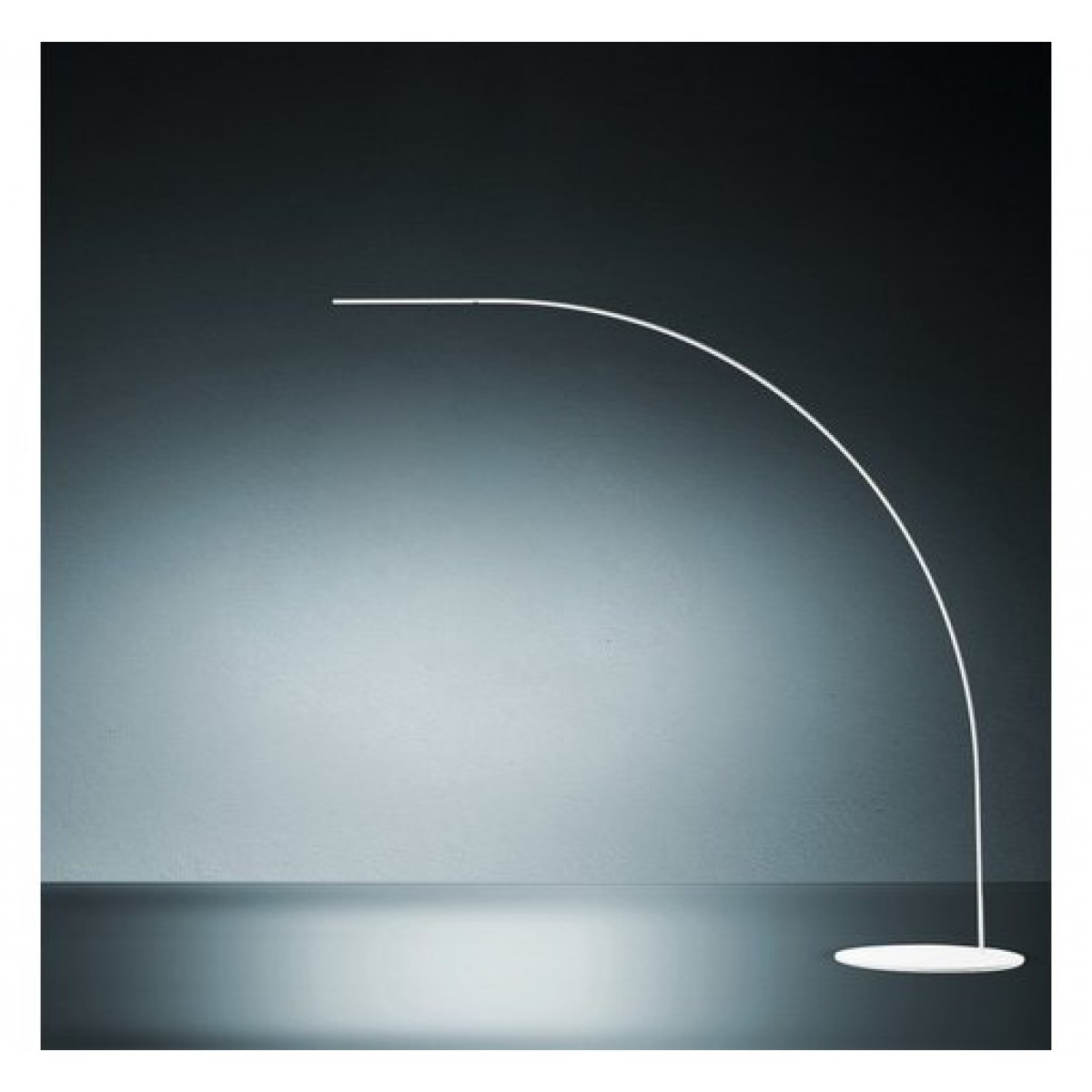 Lampada da Terra Yumi Bianco FontanaArte Outlet | Desout.com Lampada da Terra Yumi Bianco FontanaArte Outlet | Desout.com